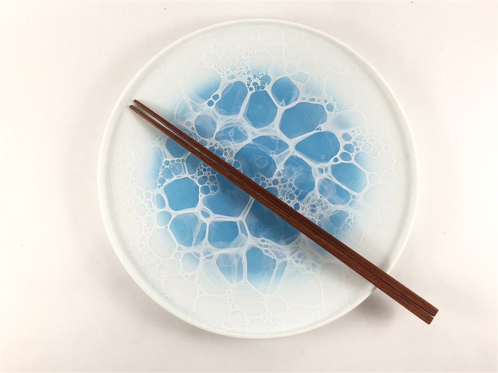 有田焼 やま平窯 frame21cmプレート 青泡(ブルー吹白泡) / 黒釉志野泡