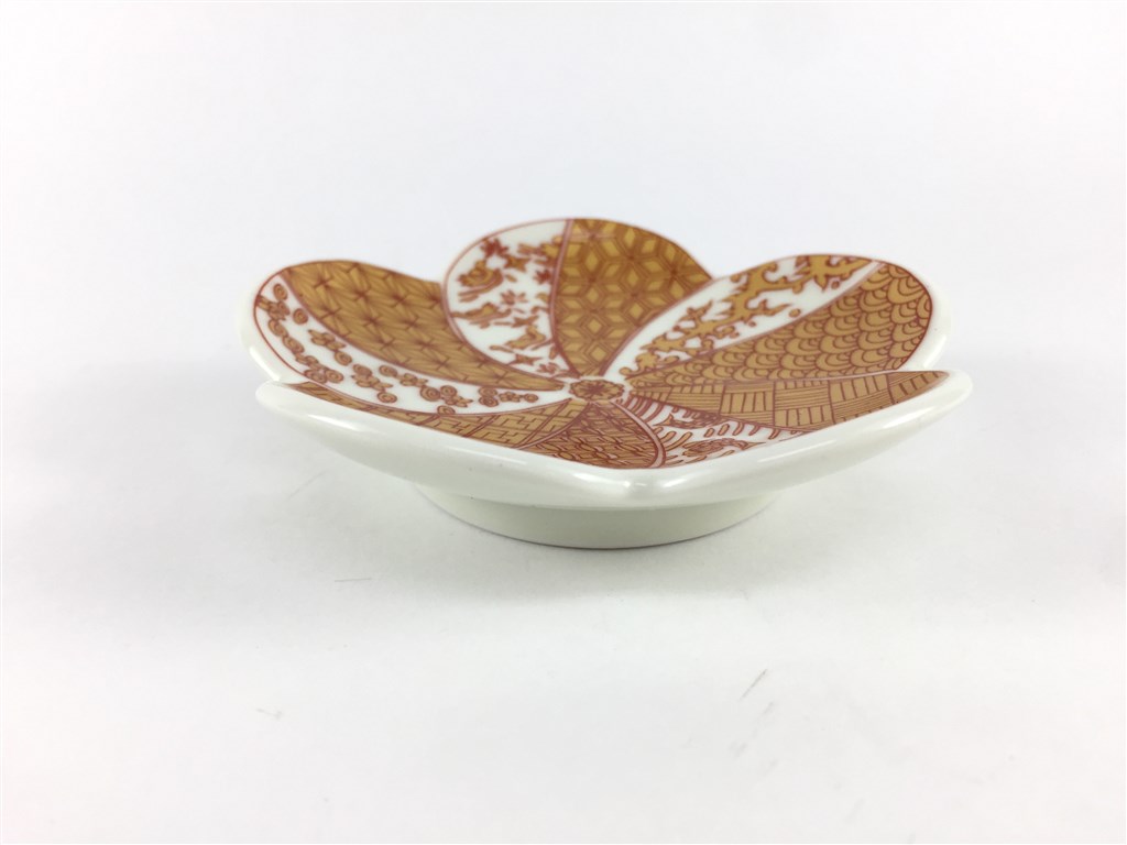 有田焼 幸楽窯 捻り梅形 小皿(祥瑞)【9cm 皿 食器 花形 花の形の
