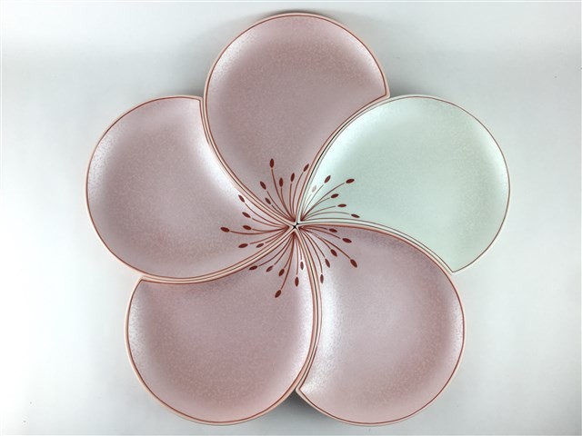 有田焼 幸楽窯 花びら 銘々皿 (白銀 / ピンク銀)【錦銀叩/錦曙釉銀叩