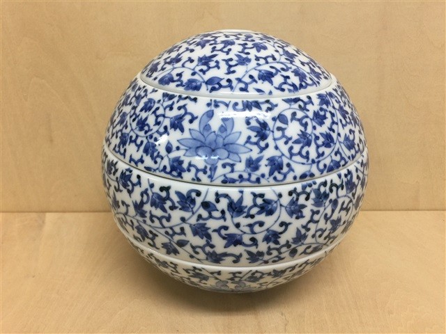 有田焼 李荘窯 玉重 花唐草 染付花唐草 珠型三段重 化粧箱付き 重箱 3