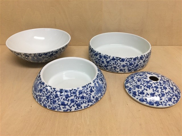 有田焼 李荘窯 玉重 花唐草 染付花唐草 珠型三段重 化粧箱付き 重箱 3