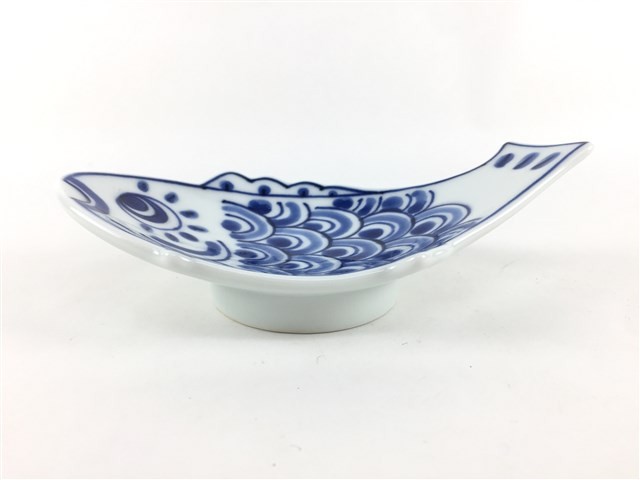 伊万里焼 田森窯 鯉のぼり小皿.(青 / 赤)【皿 角皿 14cm 魚柄 鯉のぼり