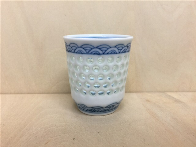 赤字 波佐見焼　丹心窯　水晶彫 水晶青海波　　和食器 湯呑み茶碗 ２種 箱付 赤字 波佐見焼 丹心窯 水晶彫 水晶青海波 和食器 湯呑み茶碗 2種 箱付