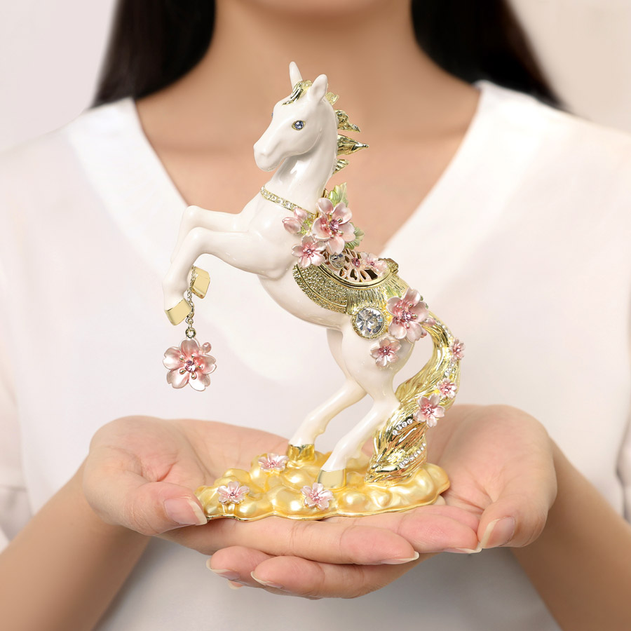 東京銀座PICALS 【正規品】＜桜天馬＞2026年 干支の置物 大きいタイプ