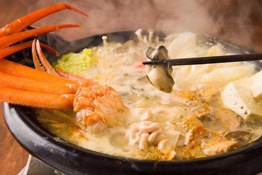 庄内浜の痛風鍋セット(牡蠣・紅ズワイガニ・あん肝・白子・味噌付き)