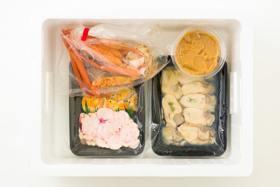 庄内浜の痛風鍋セット(牡蠣・紅ズワイガニ・あん肝・白子・味噌付き)