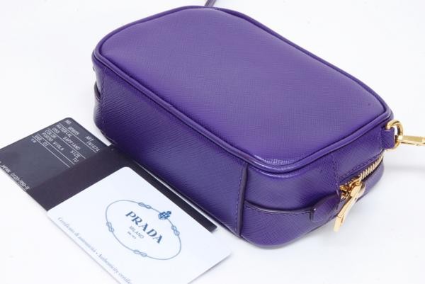 【希少】PRADA プラダ　ショルダーバッグ　鼈甲調　光沢　ロゴ　ゴールド 楽天市場】PRADA バッグ ゴールドの通販