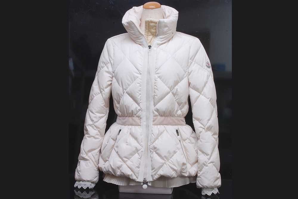 MONCLERアイボリー フリル付き軽量ジャケット MONCLER（モンクレール） メアリー MARY レースリブ ギャザーフリル付