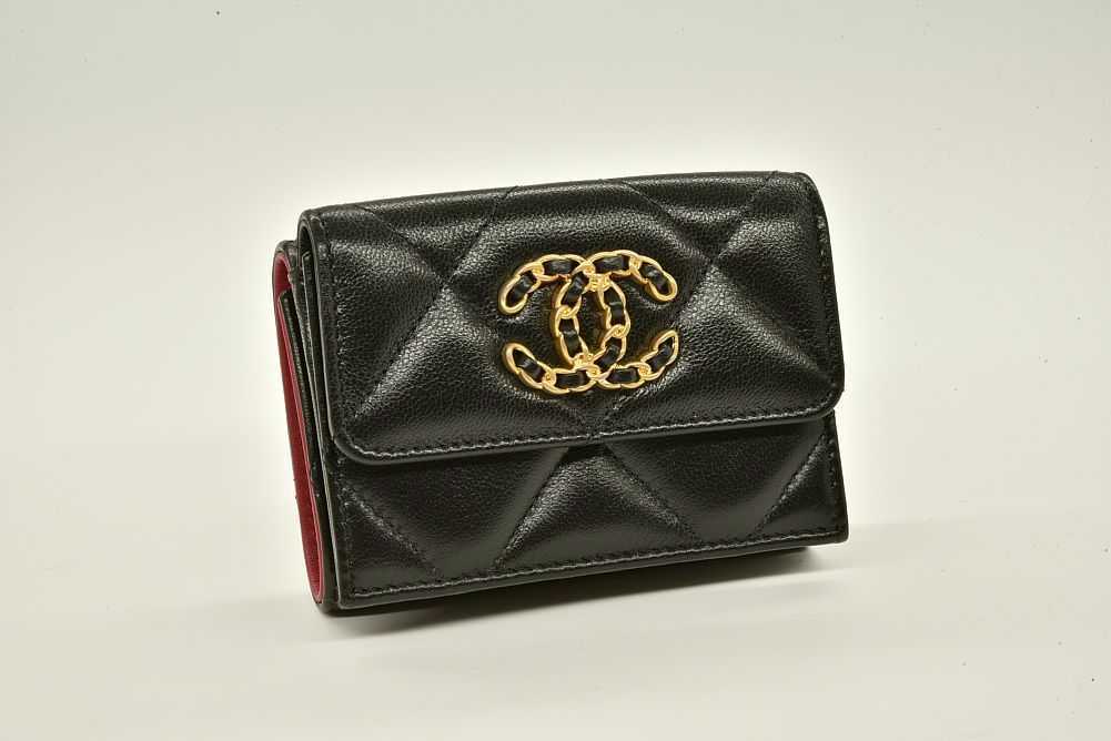 シャネル シャネル19 スモール フラップ ウォレット AP1789 ラムレザー 楽天市場】シャネル 折財布 レディース AP1789 三つ折り財布