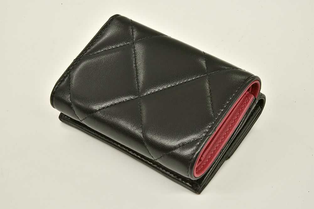 CHANEL 19 シャネル スモール フラップ ウォレット ラムスキン 三