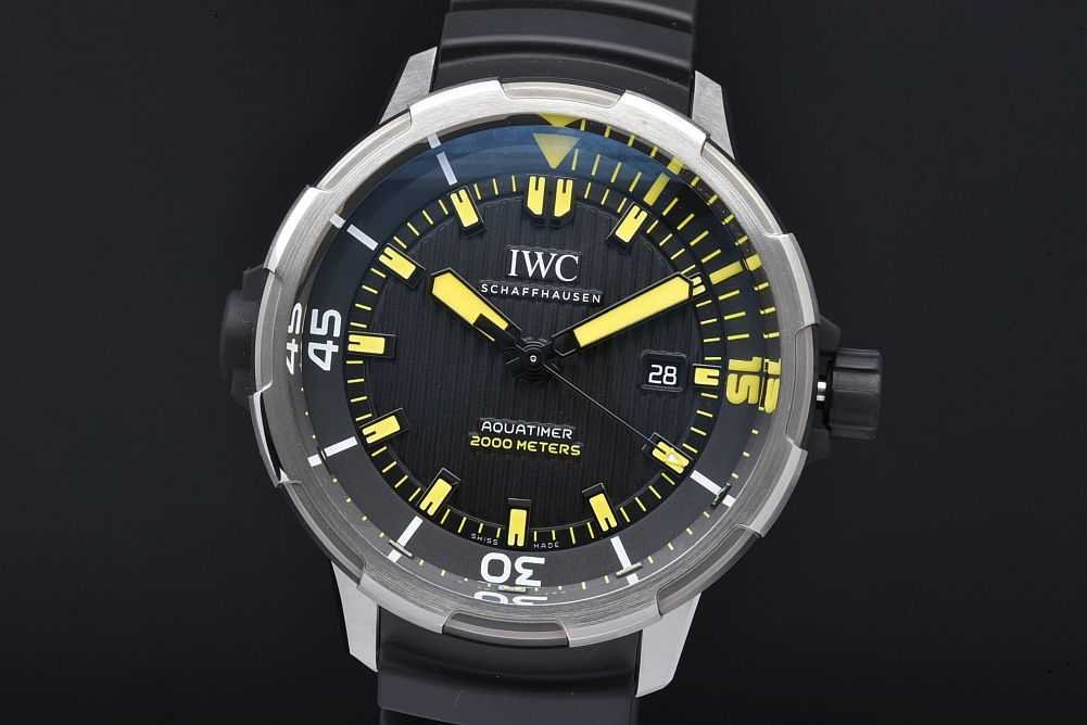 IWC シャフハウゼン IW358001 アクアタイマー オートマティック 2000 メンズ チタン/ラバー 80110 ダイバー  黒文字盤【正規OH済】 : 19871 : 駅南やまご質店 - 通販 - Yahoo!ショッピング