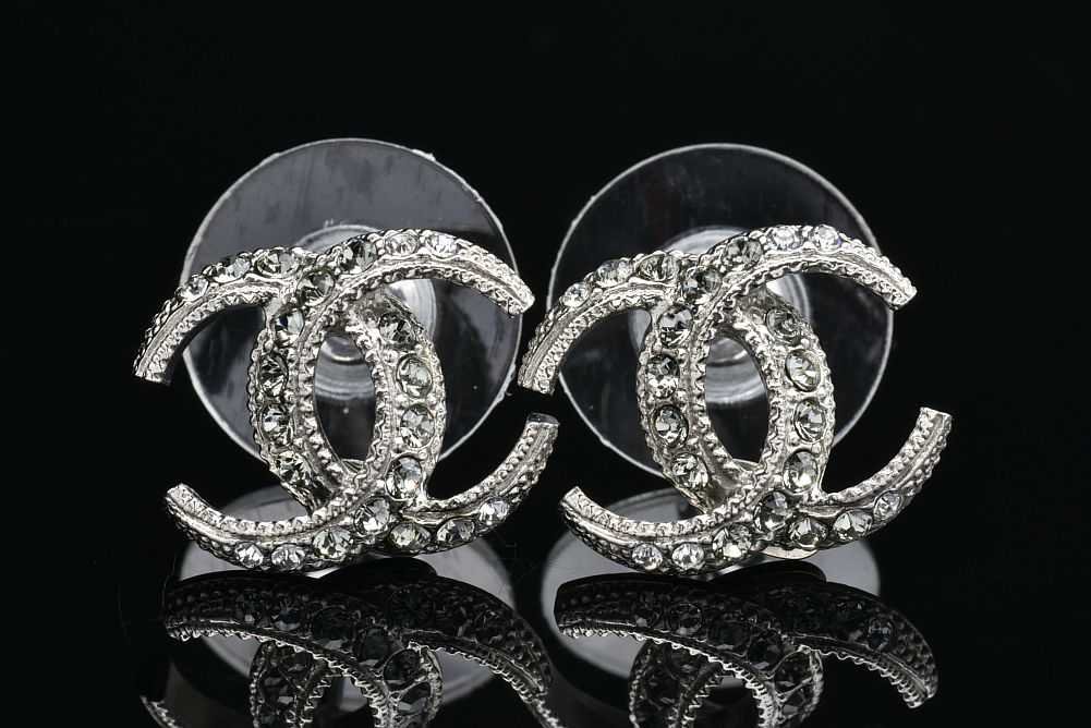 シャネル　ピアス CHANEL（シャネル） ココマーク ラインストーン ピアス シルバー