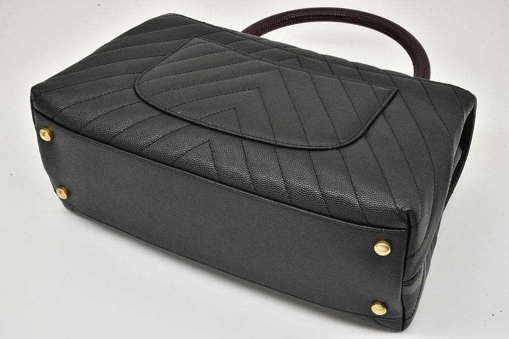 CHANEL（シャネル） シェブロン ラージ トップハンドル フラップバッグ