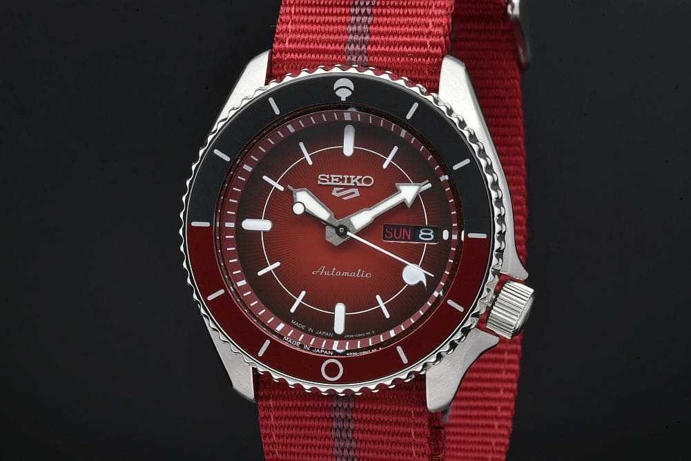 【限定品】SEIKO 5 スポーツ　ナルト　4R36-09K0　サラダ　腕時計 限定品】SEIKO 5 スポーツ ナルト 4R36-09K0 サラダ 腕時計