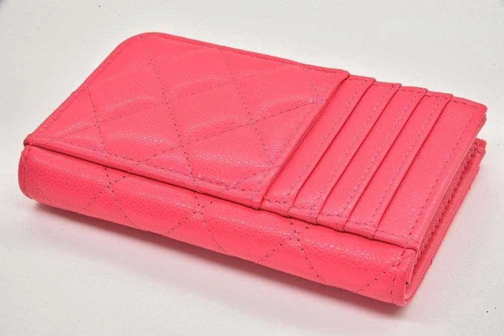新古品 シャネル  マトラッセ ジップカードケース ケース コンパクト財布 パープル グレインド シャイニー カーフスキン AP3179 CHANEL（シャネル） クラシック ジップ カードケース シャイニー