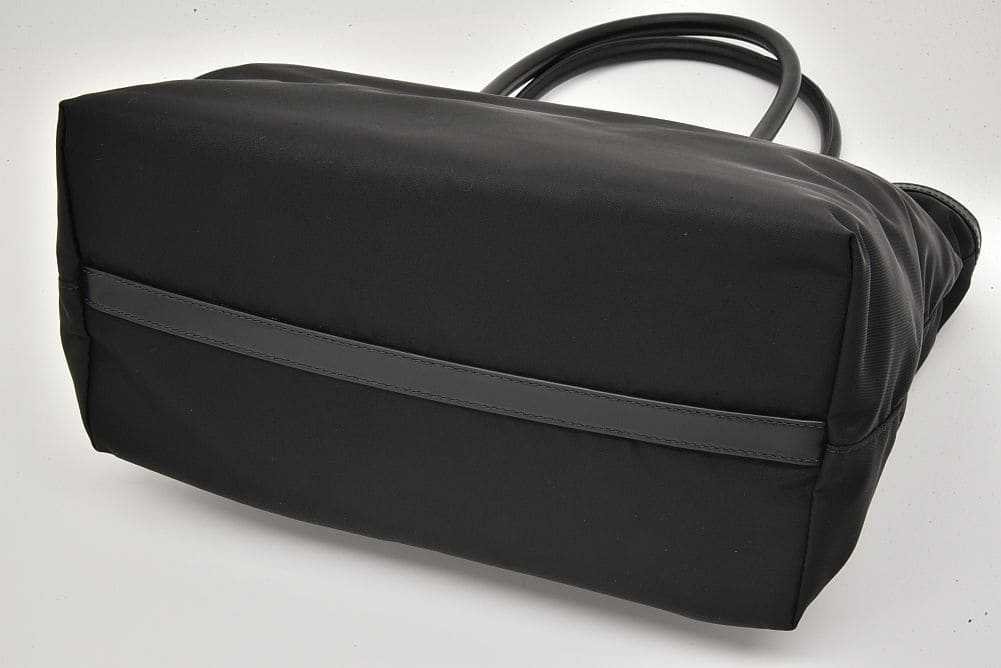 【美品】PRADA ナイロン ビジネスバッグ ハンドバッグ トートバッグ 黒色 PRADA（プラダ） PRADAロゴ ナイロン トートバッグ ハンドバッグ ネロ
