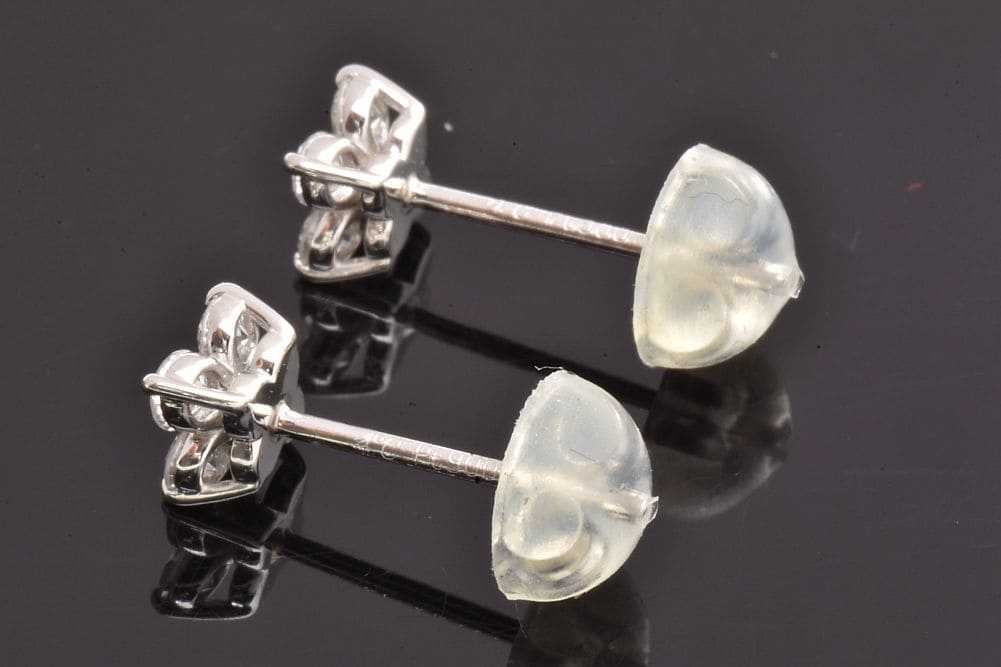 4℃ ヨンドシー　pt900 プラチナ900　ダイヤ　ピアス　箱　ダイヤ鑑別カード付 4℃（ヨンドシー） フラワーモチーフピアス PT900 プラチナ