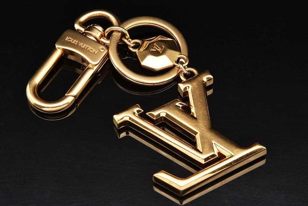 LOUIS VUITTON（ルイ・ヴィトン） ヴィトン キーホルダー LV