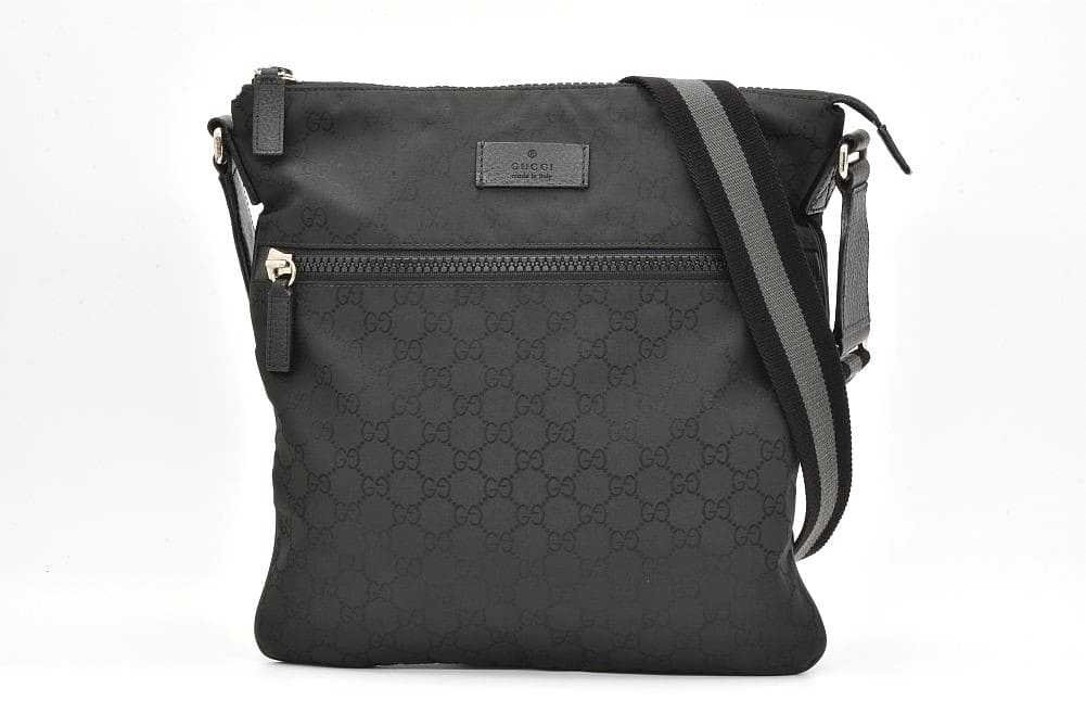 GUCCI（グッチ） GGナイロン キャンバス ショルダーバッグ ブラック