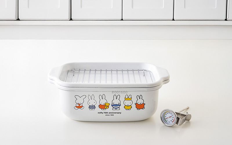 富士琺瑯　ホーロー　　ミッフィー Amazon.com: Fuji Enamel Mug. 2 Mug, 2.8 inches (7 cm), Miffy