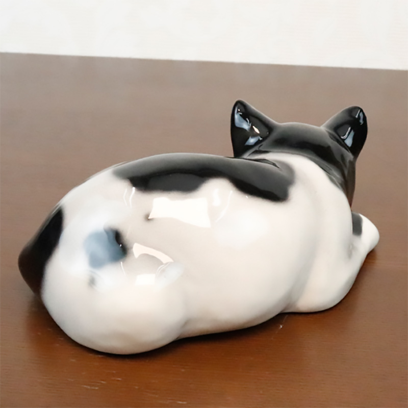 イタリア製 陶器製ヒョウ 置物 招き猫風デザイン Amazon.co.jp: 瀬戸焼 招き猫 日本製 友禅磁器ホワイト柄(小