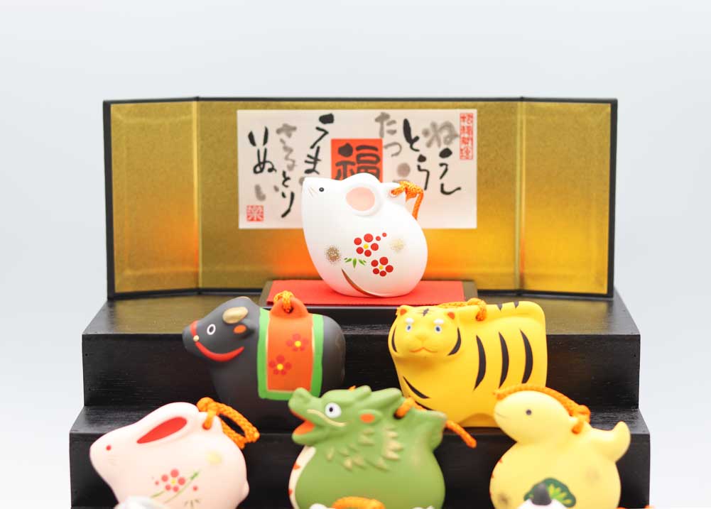 薬師窯 錦彩招福寿々十二支段飾り 土鈴 大 薬師98 干支 置物 年末 年始