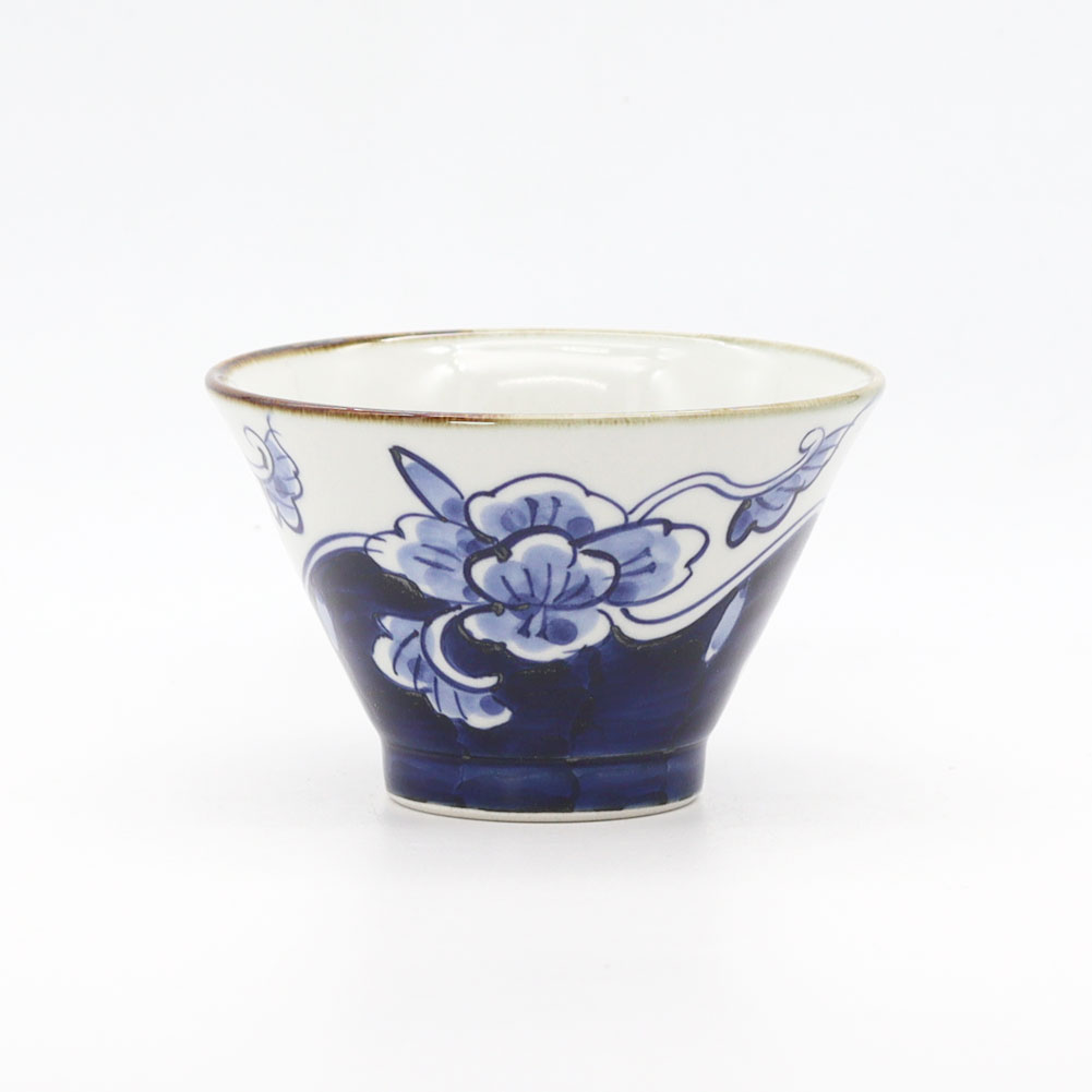 波佐見焼 翔芳窯 568碗 ボタン唐草 18071 茶碗 飯碗 陶器 手描き 西海