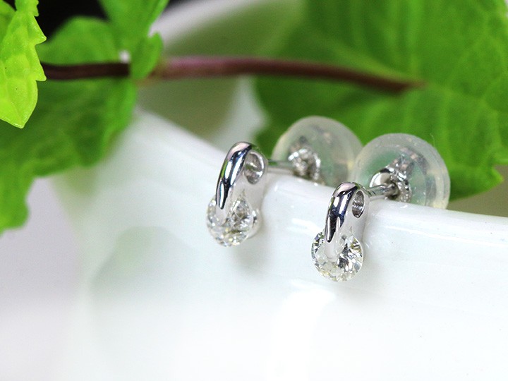 ダイヤモンド合計0.2ct 1点留セッティングのピアス一粒ダイヤの存在