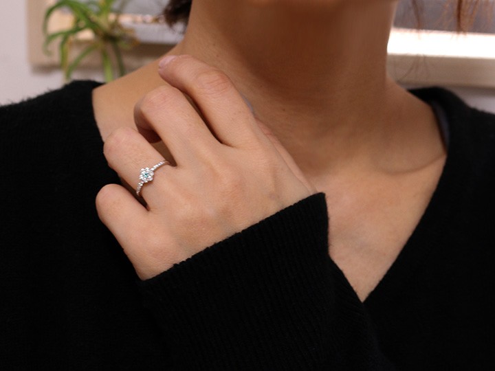 パライバトルマリン0.03ct＆ダイヤモンド取り巻きPT900フラワー