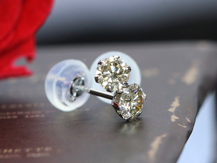 クロスフォー ダイヤモンド合計0.3ct 一粒ピアス PT900 定番6本爪