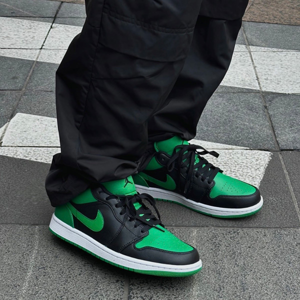 ナイキ エア ジョーダン 1 ロー メンズ スニーカー ブラック ラッキーグリーン NIKE AIR JORDAN 1 LOW　BLACK AND  LUCKY GREEN 553558-065^【nike324】^