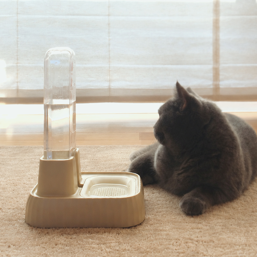 自動給水器 ペット 犬 猫 電気不要 電源不要 給水器 550ml 水飲み