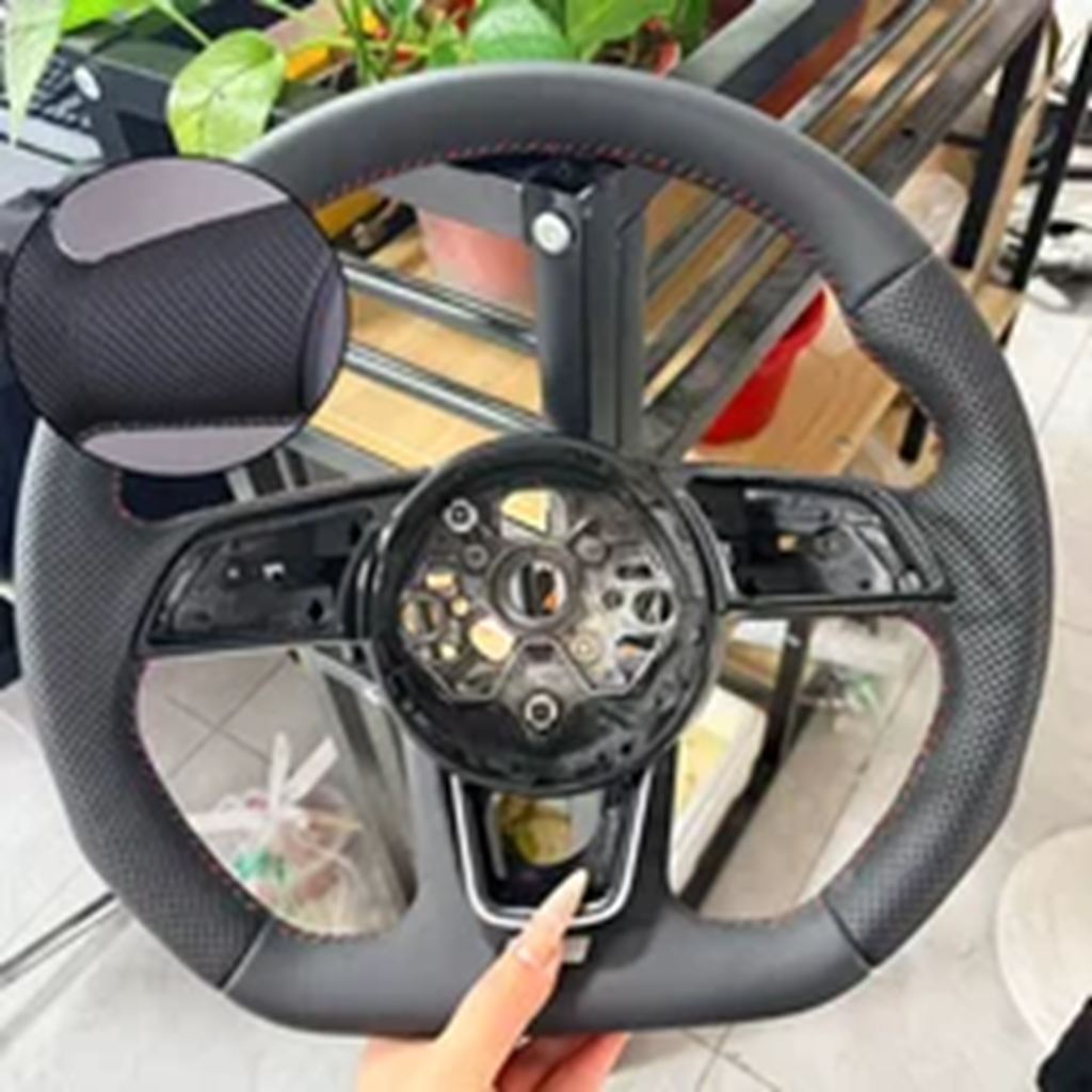 並行輸入品 アウディA3ステアリングホイールRS3 RS4 RS5 A3 A4 A5 S3 S4 S5 2020年以降の画像