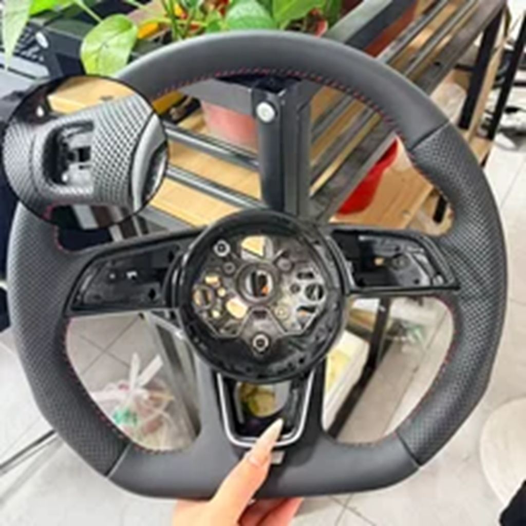並行輸入品 アウディA3ステアリングホイールRS3 RS4 RS5 A3 A4 A5 S3 S4 S5 2020年以降の画像