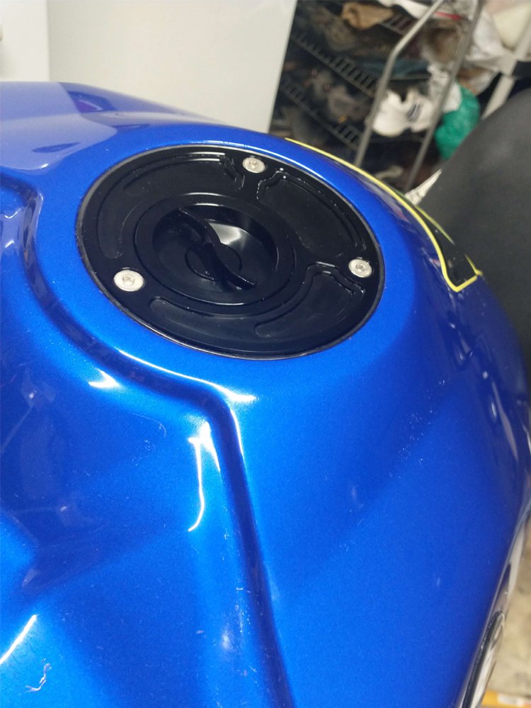 バイク用タンクキャップ（色：シルバー系）｜タンク、燃料系｜バイク