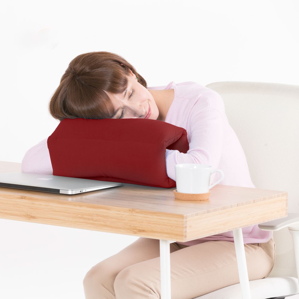 ジッパーで仮眠枕や座布団にも変身する「Yogibo Zipparoll（ヨギボー ジッパロール）」あなたの旅行や仕事をもっと快適にします。｜yogibo-store｜02