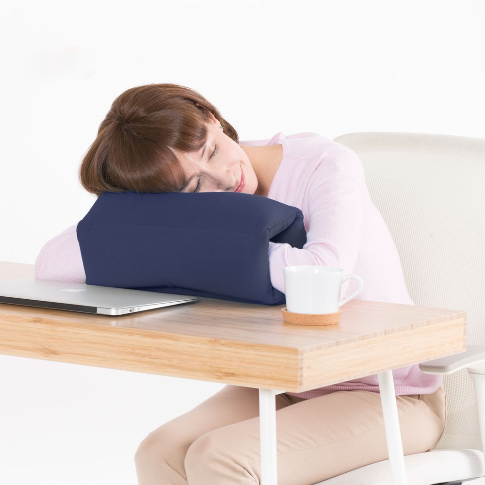 ジッパーで仮眠枕や座布団にも変身する「Yogibo Zipparoll（ヨギボー ジッパロール）」あなたの旅行や仕事をもっと快適にします。｜yogibo-store｜04