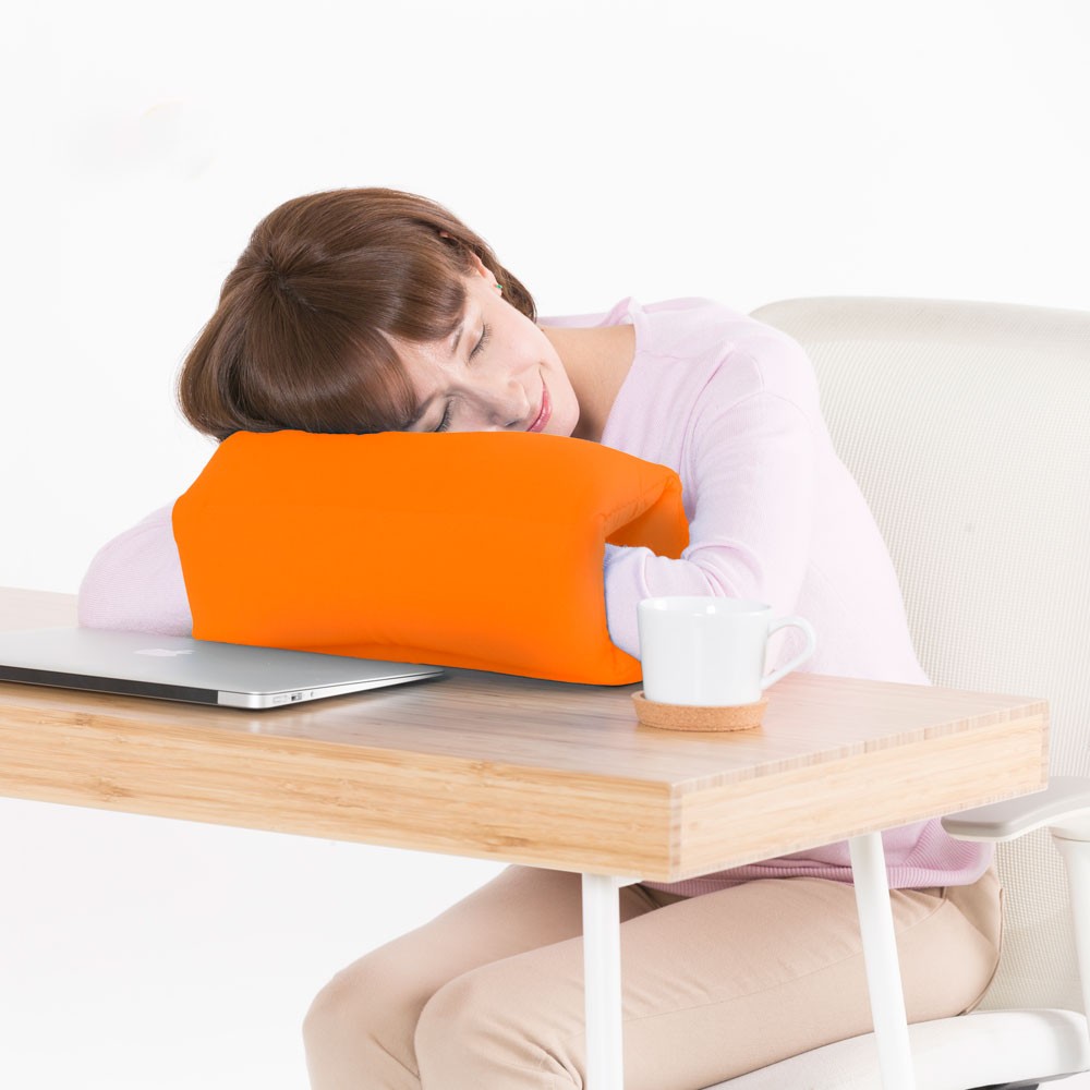 ジッパーで仮眠枕や座布団にも変身する「Yogibo Zipparoll（ヨギボー ジッパロール）」あなたの旅行や仕事をもっと快適にします。｜yogibo-store｜13