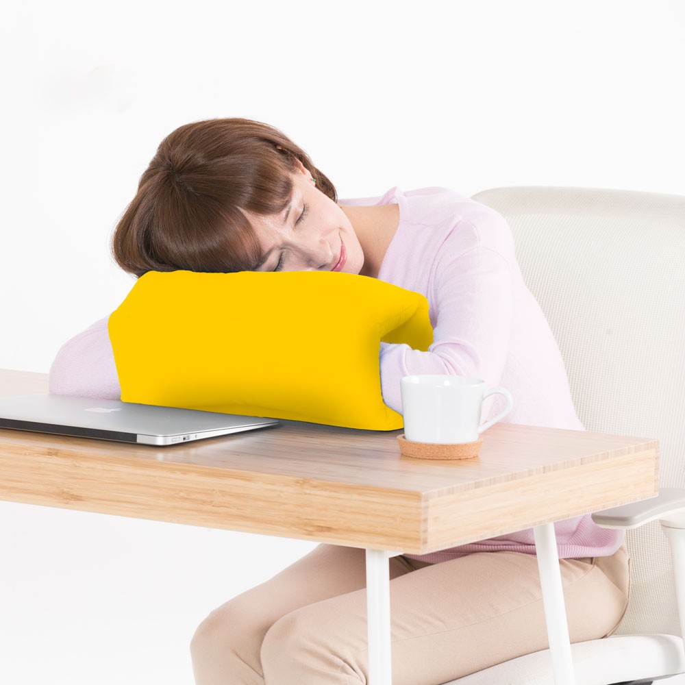 ジッパーで仮眠枕や座布団にも変身する「Yogibo Zipparoll（ヨギボー ジッパロール）」あなたの旅行や仕事をもっと快適にします。｜yogibo-store｜18
