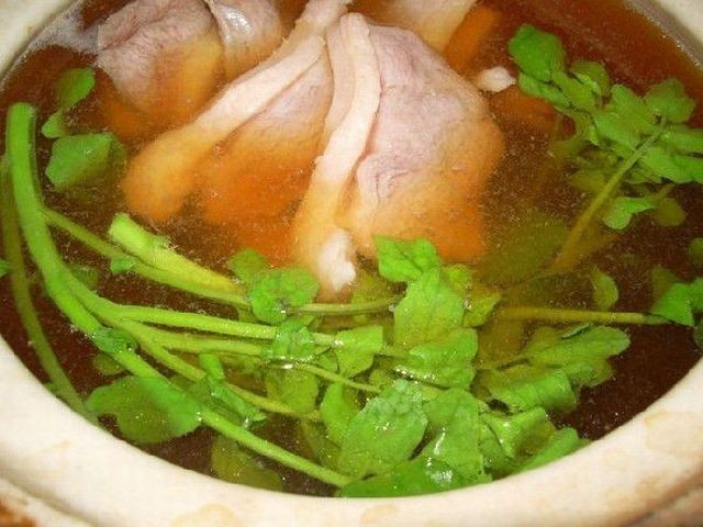 鴨肉とクレソンの鍋（失楽園）の米山鶏肉店