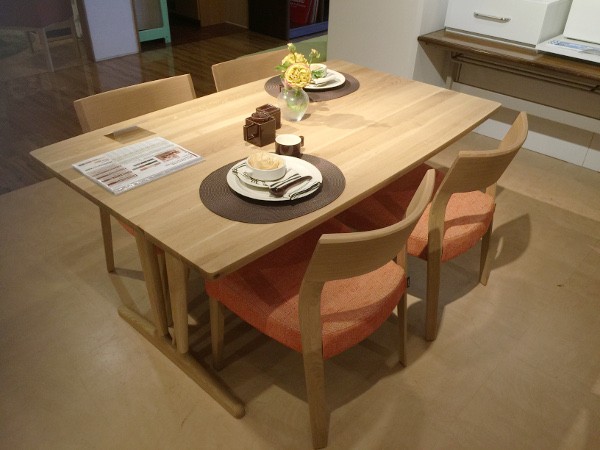 カリモク家具（KARIMOKU FURNITURE） カリモク 肘無しダイニングチェア