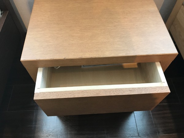 ナイトテーブル AU8210MK | ナイトテーブル | 家具を探す | カリモク家具 karimoku