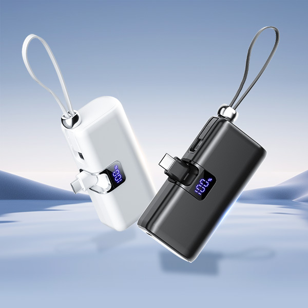 ３つで8000円、バラ売りありです！大容量薄型モバイル充電器、LEDライト付き 8000mAh 22.5W急速充電 モバイルバッテリー PD3.0搭載 軽量 LED残量
