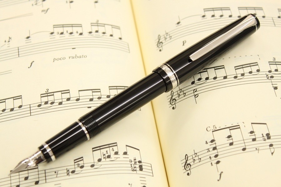 PILOT（パイロット） 万年筆 エラボー 樹脂軸 ELABO ブラック FE-18SR