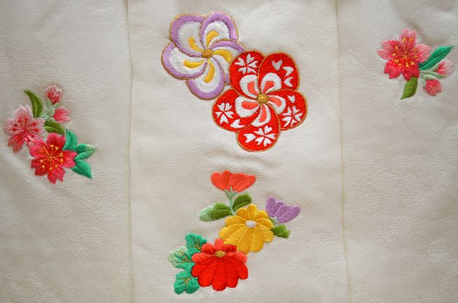 女の子 七五三 かわいい被布 白 正絹 刺繍柄 日本製3歳用 ngs