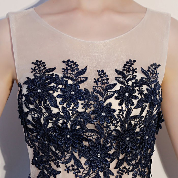 【美品】ボディドレッシングデラックス　カットアウトハートネックロングドレス サマーセール！】花柄刺繍レースドレス/ホルターネック/胸元