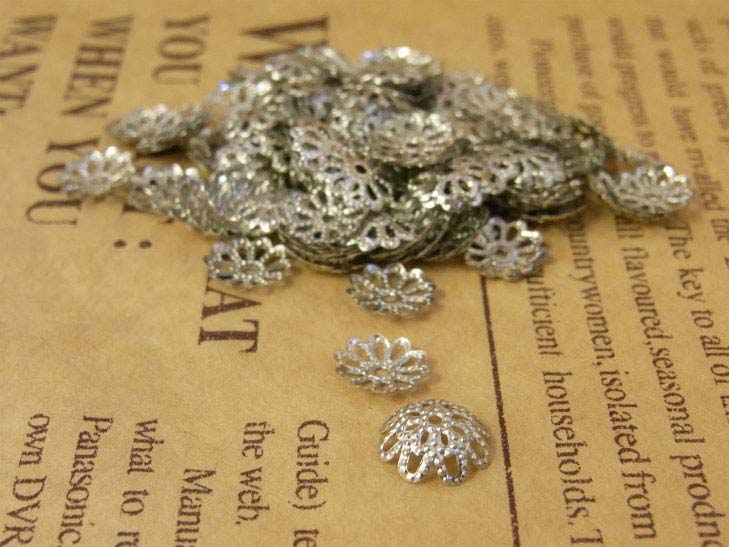 座金・花座パーツ ビーズキャップ金具 約100個 銀 シルバー : 紗や工房 