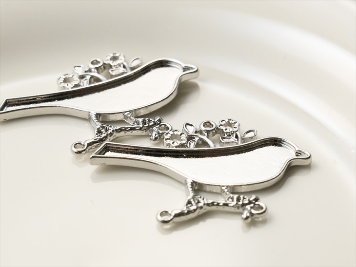 ミール皿 鳥 カン付 アクセサリー パーツ シルバー 25mm 2個 チャーム  