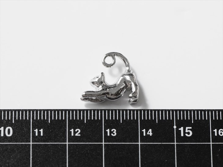 チャーム しっぽを巻いた猫 猫 アクセサリー パーツ シルバー