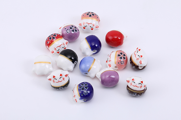 チャイナビーズ 陶器ビーズ 招き猫 13×14mm 横穴 フラワー柄【4